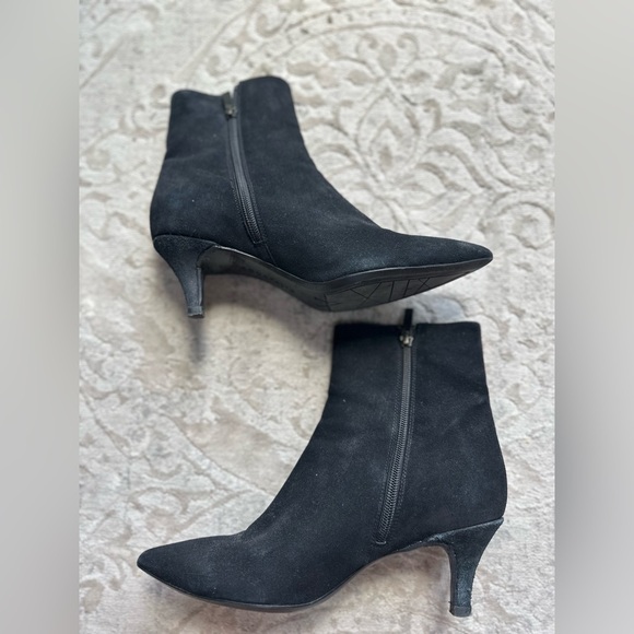 Aquatalia Suede Pointed Toe Kitten Heel Booties – Black – Size 9 - Picture 3 of 7